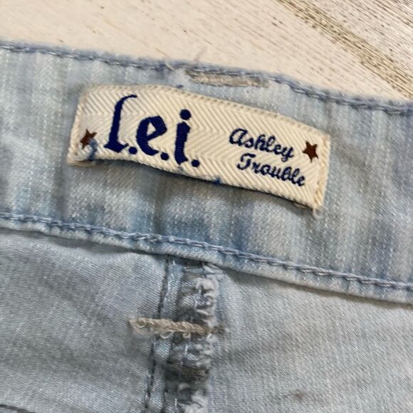 Lei Bermuda Shorts  - Picture 3 of 6